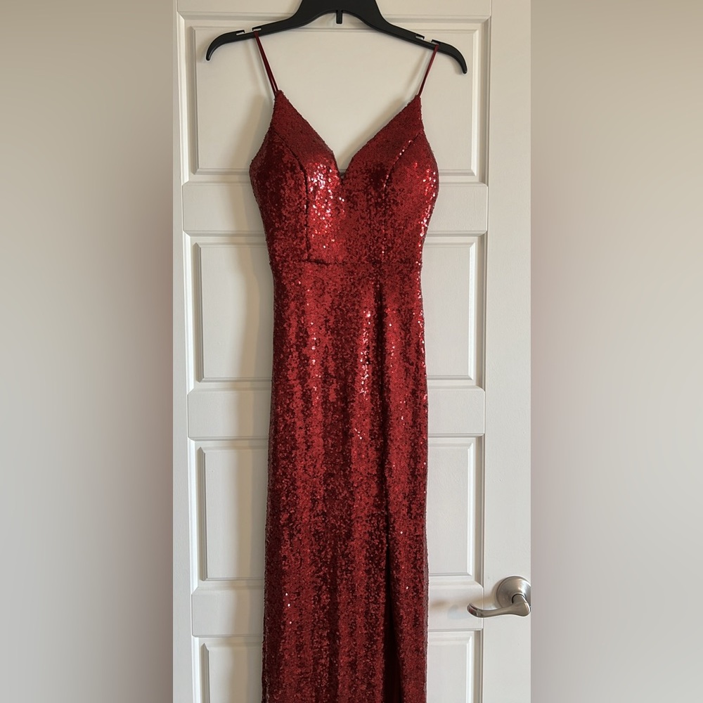 Red Burgundy Sequin Form Fitted Formal Gown -great for formals/engagement photos